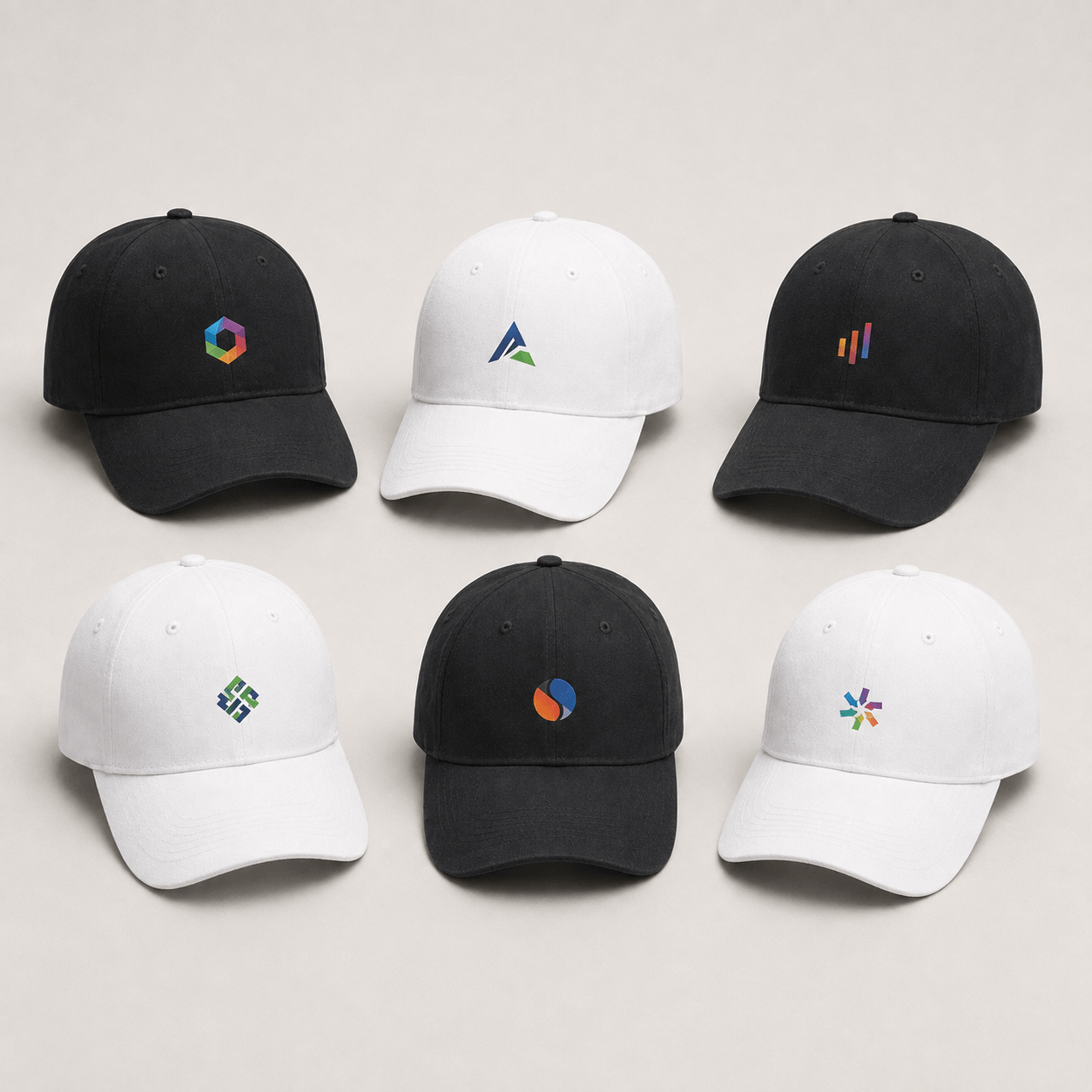 Weiße und schwarze Baseball Caps mit individuellem Farbdruck in Neu-Isenburg